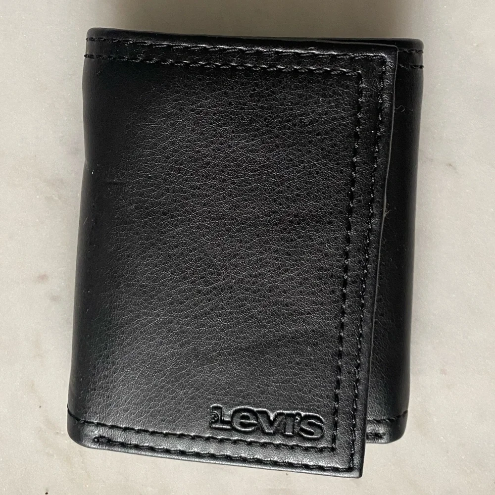 Levi's® Trifold With Zipper Mens Classic TriFold Wallet Black Leather New